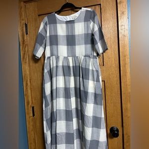 Roolee dress size medium, worn once in great condition